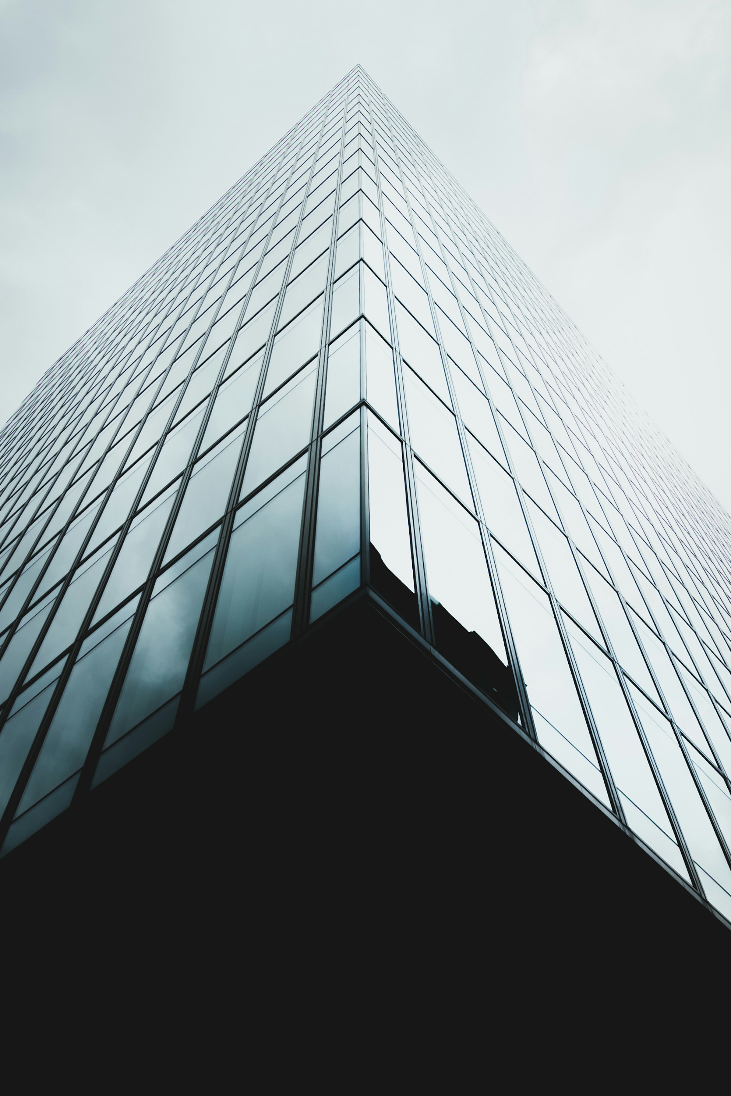 Arquitectura contemporánea de un edificio corporativo